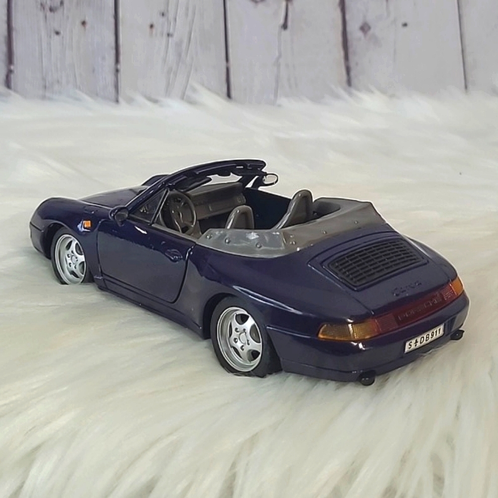 Welly Porsche 911 Carrera Cabriolet Deep Purple Die Cast Metal Car Scale 1/24 - Picture 7 of 17